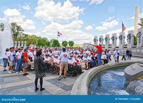 Veterans at National World War 2 Memorial Editorial Photography - Image ...