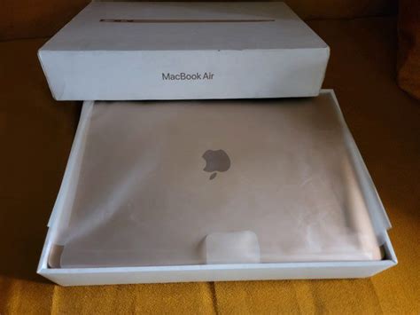 MacBook Air 2020 8/256gb Core i5 - LeePlugs Hub