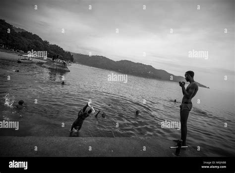 Rwanda, Gisenyi, Kivu lake, daily life Stock Photo - Alamy