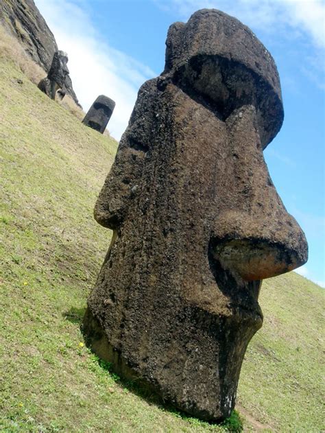 Here's Why Everyone Is Using The Stone Man (Moai) Emoji