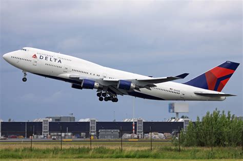 File:Delta Air Lines Boeing 747-400 N662US AMS 2011-6-11.png - Wikipedia