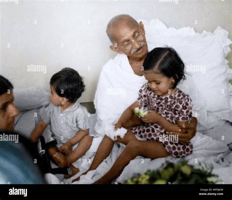 Mahatma gandhi child hi-res stock photography and images - Alamy