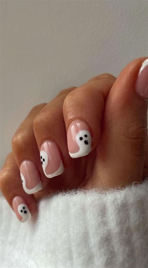 50 Cute Spooky Halloween Nail Ideas : Swoopy Ghost Tip Short Nails 1 - Fab Mood | Wedding Color ...