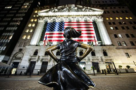 Landmarks votes to keep 'Fearless Girl' statue across from the Stock Exchange for three more ...