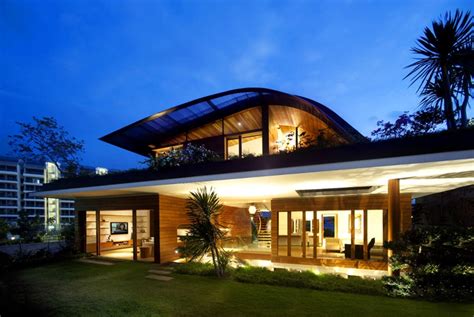 World of Architecture: Amazing Home With Impressive Green Roof, Singapore