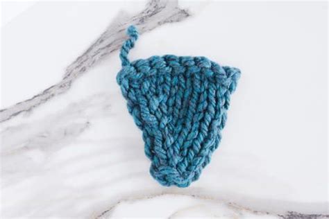 How to Make 1 Right (M1R) | Knitting videos, Knitting patterns, Knitting