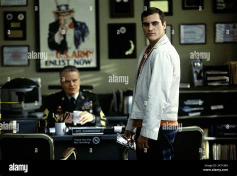 TED SUTTON, JOAQUIN PHOENIX, SIGNS, 2002 Stock Photo - Alamy