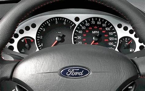 2005 Ford Focus Pictures - 49 Photos | Edmunds