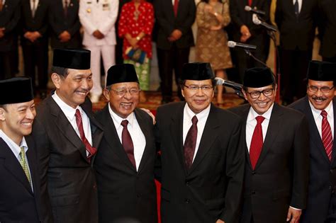 Indonesia President Widodo Reshuffles His Cabinet - WSJ