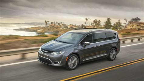 2020 Chrysler Pacifica Review | Hybrid, price, specs, features and photos