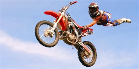 10 of the Craziest Dirt Bike Jumps (Videos and Tips)