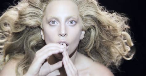 Gaga's 'Applause' video: The best bits