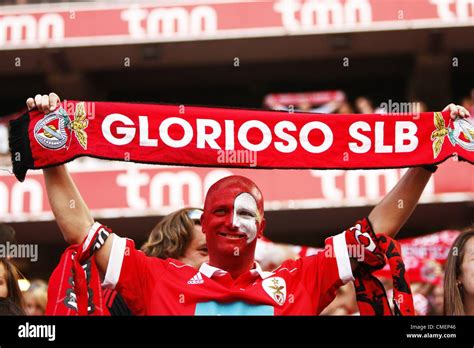 Benfica fans hi-res stock photography and images - Alamy