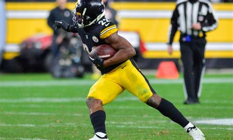 Najee Harris Wins 2021 Joe Greene Award as Steelers Rookie of the Year