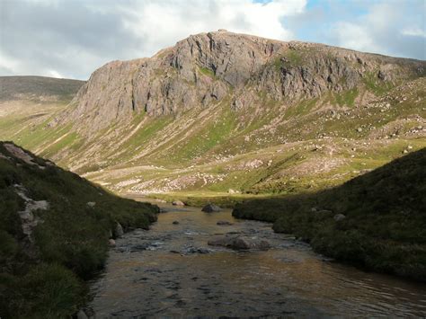 Cottages Scotland: Loch Etchachan Cairngorms National Park