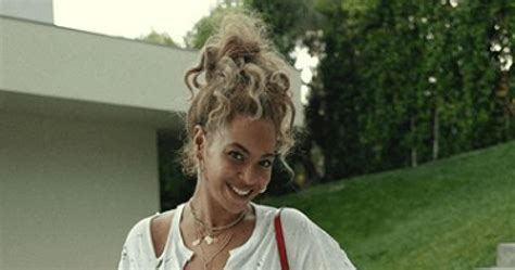 Beyonce Wears 5 Hoop Earrings in Instagram Post | Us Weekly