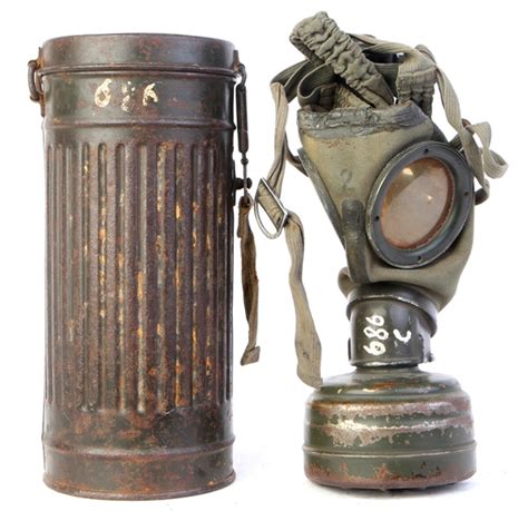 WWII German M30 Gas Mask & Canister - Militaria