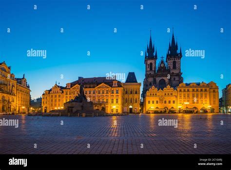 Old town square at night in Prague city, Czech Republic Stock Photo - Alamy