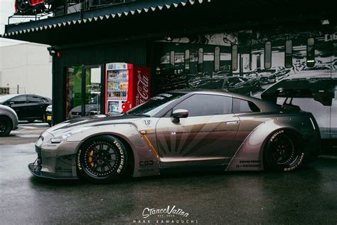 The Liberty Walk Nissan GT-R | Nissan gtr, Gtr, Nissan gtr r35