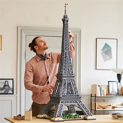 Brickfinder - LEGO Eiffel Tower 10307 Is The Tallest Set Ever Made!