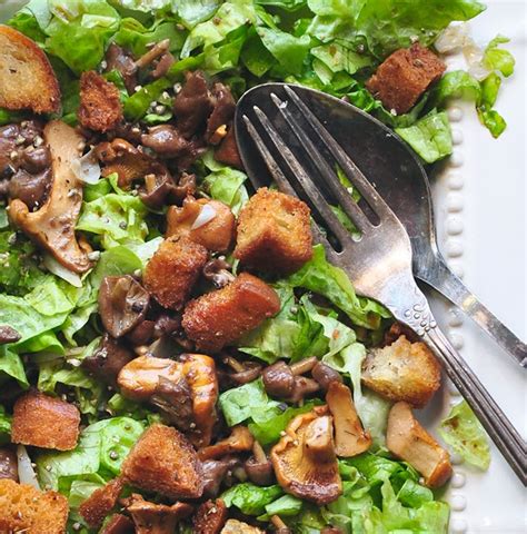 Confessions of a spoon: Wild Mushrooms Salad With Fried Croutons and Greens