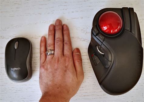 ELECOM M-HT1DRBK: recensione del mouse Trackball ENORME