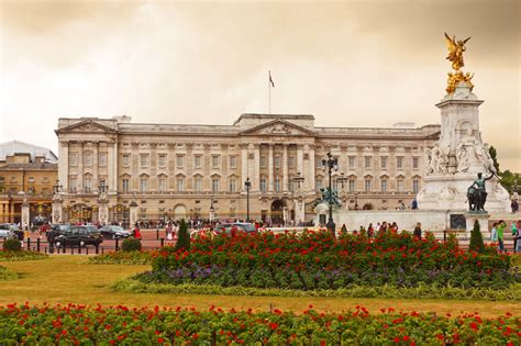 Buckingham Palace | Buckingham Palace by Petr Kratochvil Bristol, Thames River Cruise, London ...