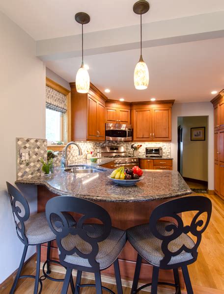 Traditional cinnamon kitchen – Adelphi Kitchens & Cabinetry