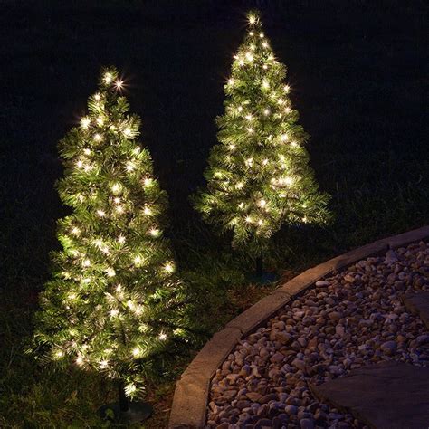 30 Fantastic Pre Lit Outdoor Christmas Trees – Home, Family, Style and ...