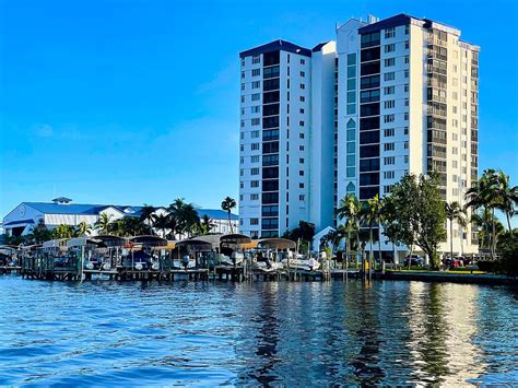 Waterfront Gated Community | Ocean Harbor Condominium | Fort Myers FL