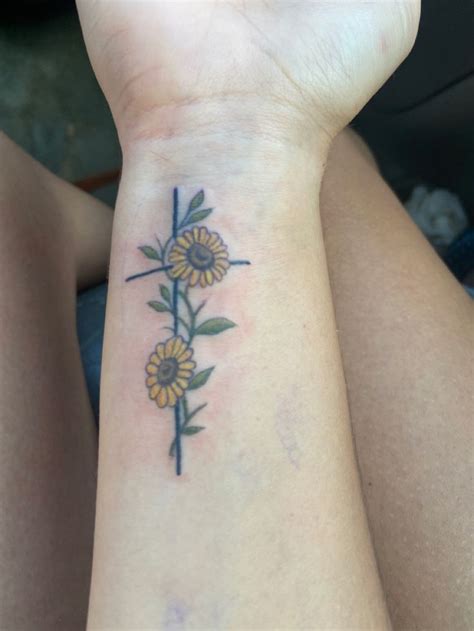 Sunflower cross tattoo | Cross tattoos for women, Sunflower tattoo small, Sunflower tattoos