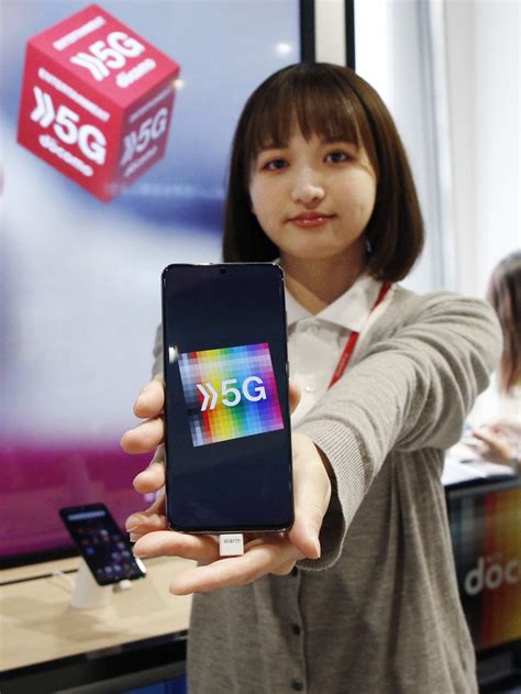 NTT Docomo launches Japan's 1st 5G smartphone service