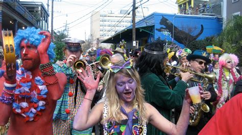 Thousands head to New Orleans for Fat Tuesday celebrations
