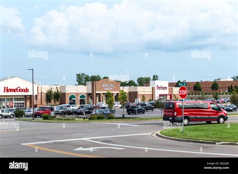 Shopee , Beavercreek, Ohio, USA Stock Photo - Alamy