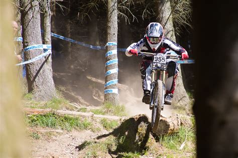 In pictures: Innerleithen downhill mountain biking - BBC News