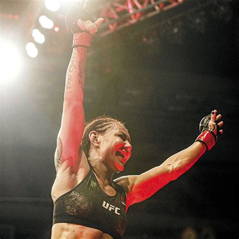 Honolulu Street Pulse » Fighter claims Bellator title in historic debut win