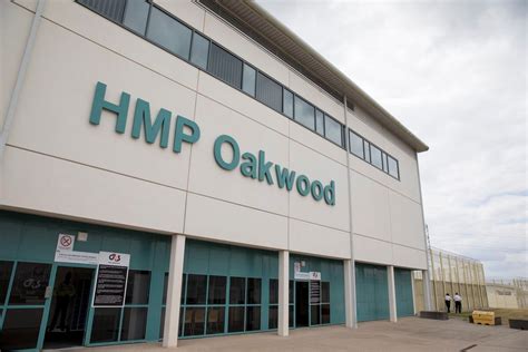 How reading behind bars links dads with kids at HMP Oakwood | Express ...