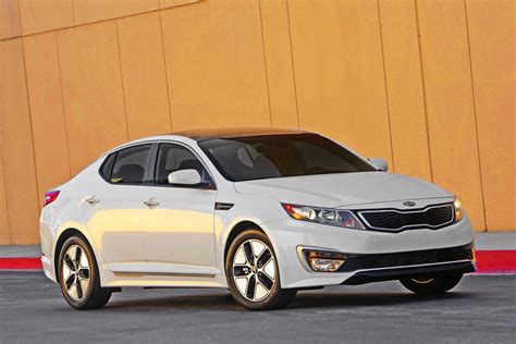 LA Show 2010: KIA Launches Optima Hybrid, Returns 40 mpg Highway | Carscoops