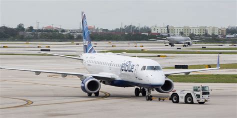 JetBlue plane made emergency landing after hitting bird - Business Insider