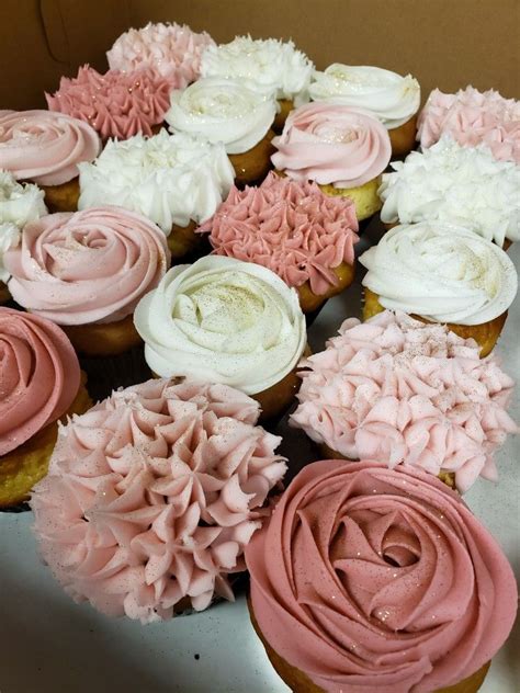 Cupcakes Flores, Rose Cupcakes, Birthday Cupcakes For Women, Sweet 16 Cupcakes, Bridal Shower ...