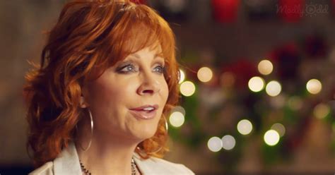 Reba McEntire Delivers a Big Bouquet of Beautiful Christmas Classics – Now That’s My Kind of ...