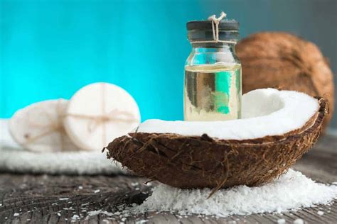 What Is Fractionated Coconut Oil & How Do You Use It? - ohsimply.com