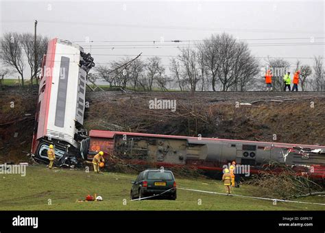 A derailed virgin pendolino train near grayrigg hi-res stock photography and images - Alamy