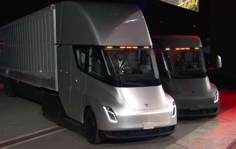 Tesla unveils a big rig that handles like a sports car | 15 Minute ...