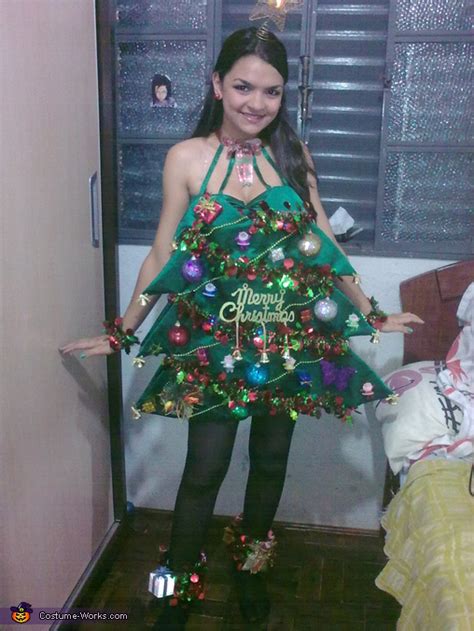 Christmas Tree Costume Inspired by Katy Perry - Photo 2/5