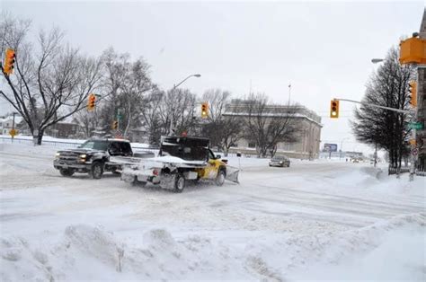 Thunder Bay digs out as wild winter storm blows through | CBC News