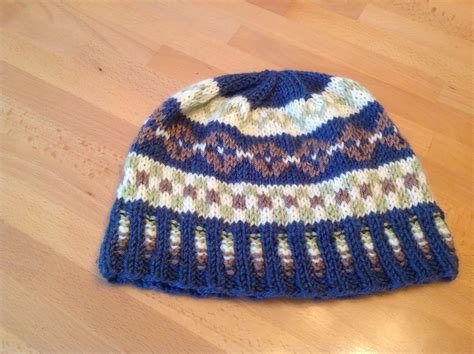 Honeycomb Stitches & Peppermint Tea: Free Fair Isle Hat Pattern