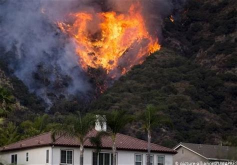 90,000 People Told to Evacuate Because of Wildfires in Southern California - Other Media news ...