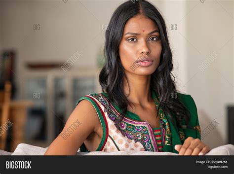 Traditional Long Hair Indian Women - Iwanna Fly