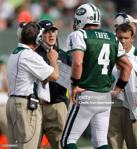 Brett Favre Jets Photos and Premium High Res Pictures - Getty Images